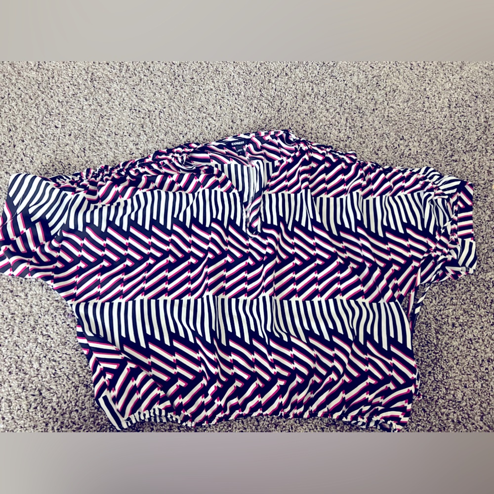 EXPRESS Draw string on the shoulders crop top shirt size L.